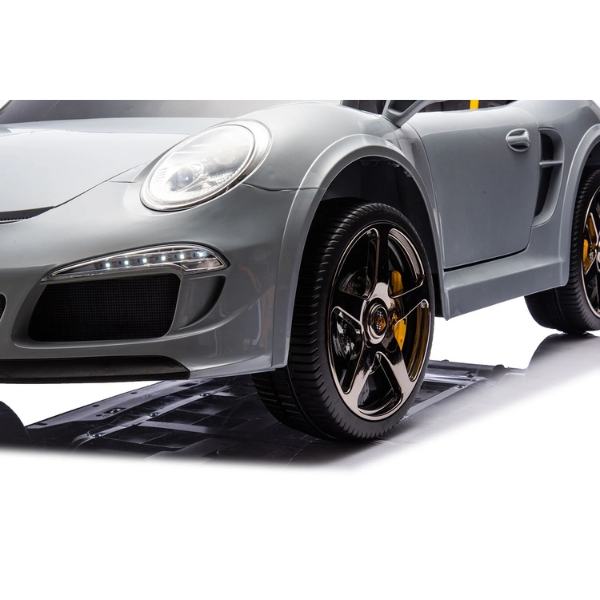 רכב ספורט פורשה RUF CTR 3 כסוף 12 וולט עם מושב זוגי מרופד 4X4 ממונע לילדים — תמונה 2