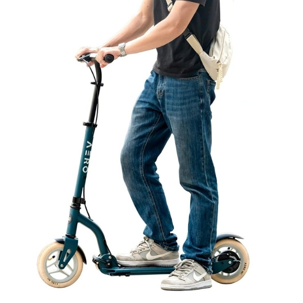 קורקינט AERO AIR מתקפל עם גלגלי אוויר גדולים ומעצור ידני צבע ירוק אזמרגד — תמונה 4